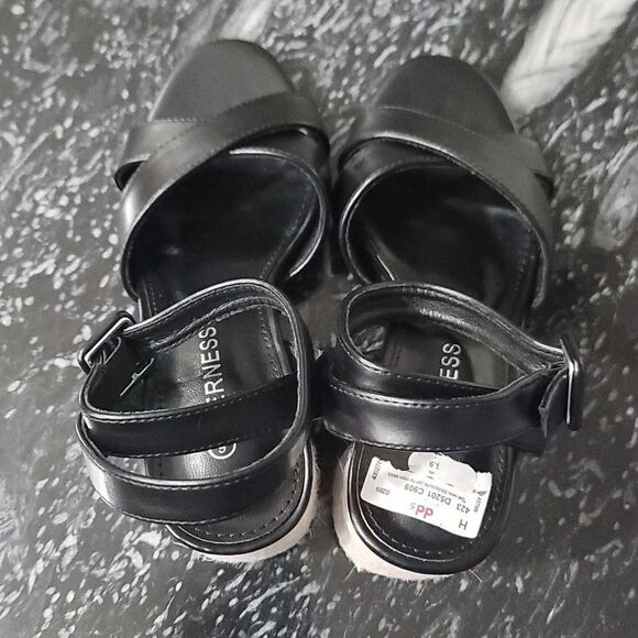 BRAND NEW BERNESS EBBA CRISS-CROSS  BLOCK HEEL OPEN TOE  SANDAL G1 - Picture 4 of 16